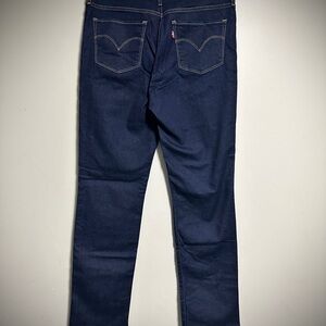 Levi's 312 Shaping Slim Jeans